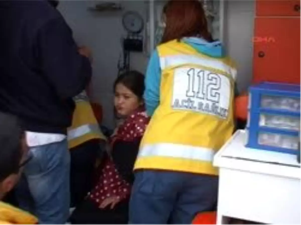 Sakarya Ek 2 Öğrenci Servisi Kaza Yaptı 18 Yaralı