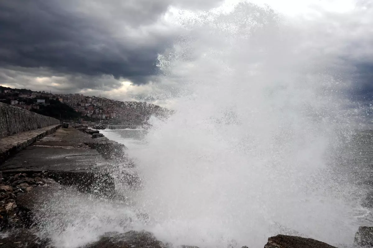Zonguldak\'ta Şiddetli Rüzgar Yaşamı Olumsuz Etkiledi