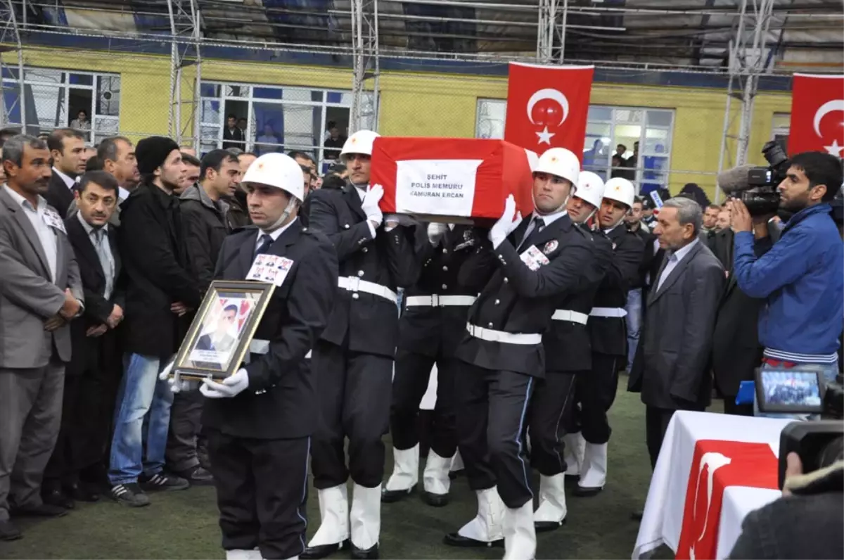 5 Polis, Törenle Uğurlandı