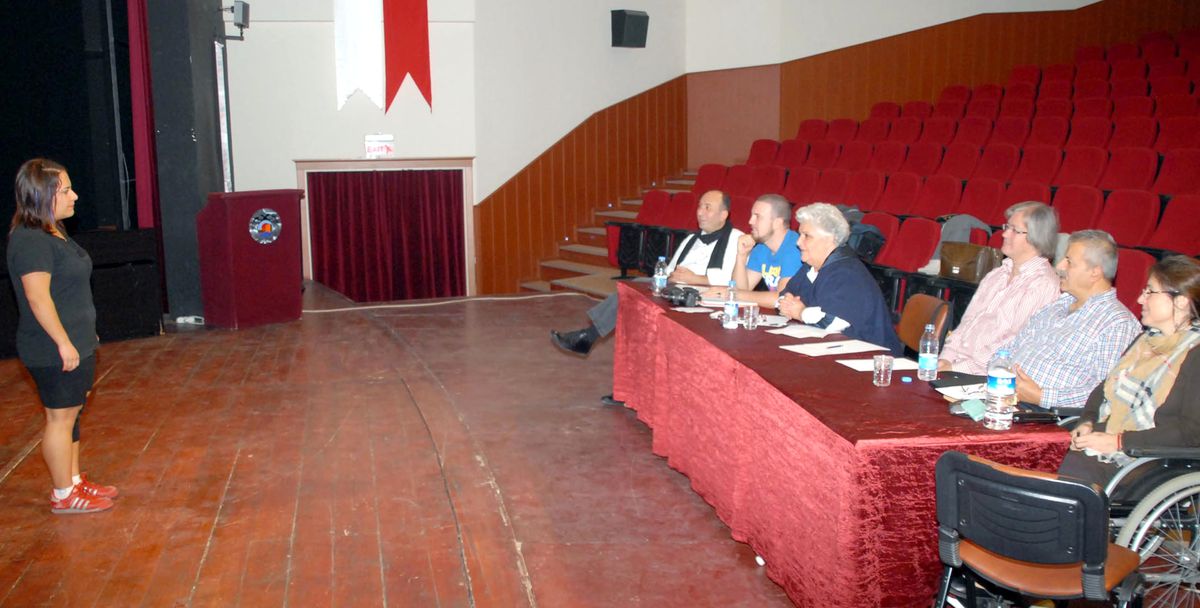 Kurtlar Vadisi'nin 'başbakan'ı, Tiyatroya Öğrenci Seçti