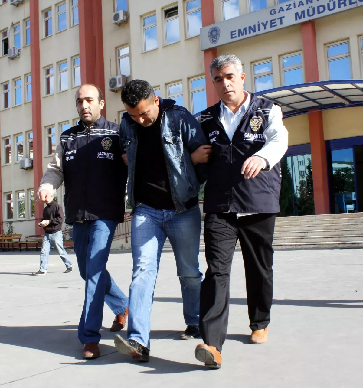 \'meçhul Kahraman\'a Dolandırıcılık Suçlaması