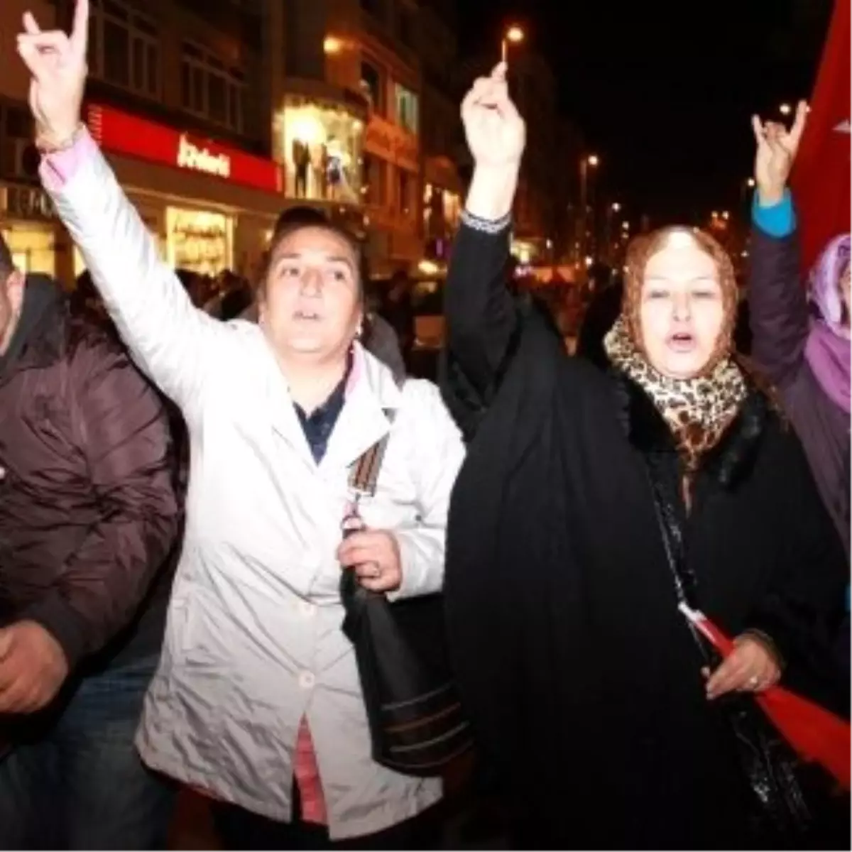 MHP\'lilerden Teröre Tepki Yürüyüşü