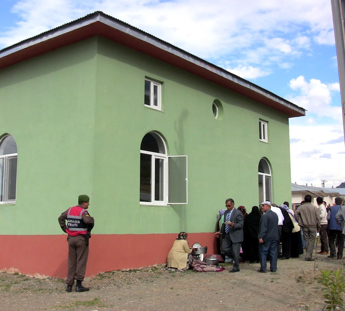 Vali Öztürk, Jandarma Komutanıyla Birlikte Cami Açtı