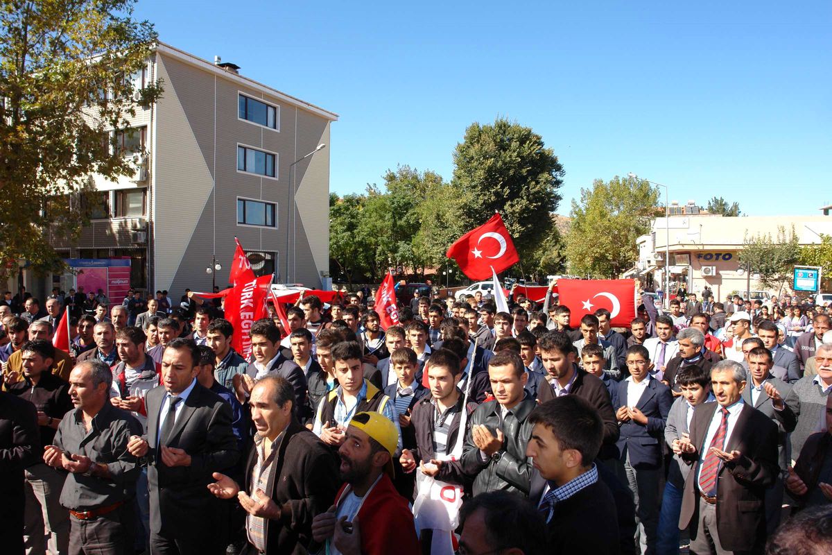 Gölbaşı'nda Teröre Tepki Yürüyüşü