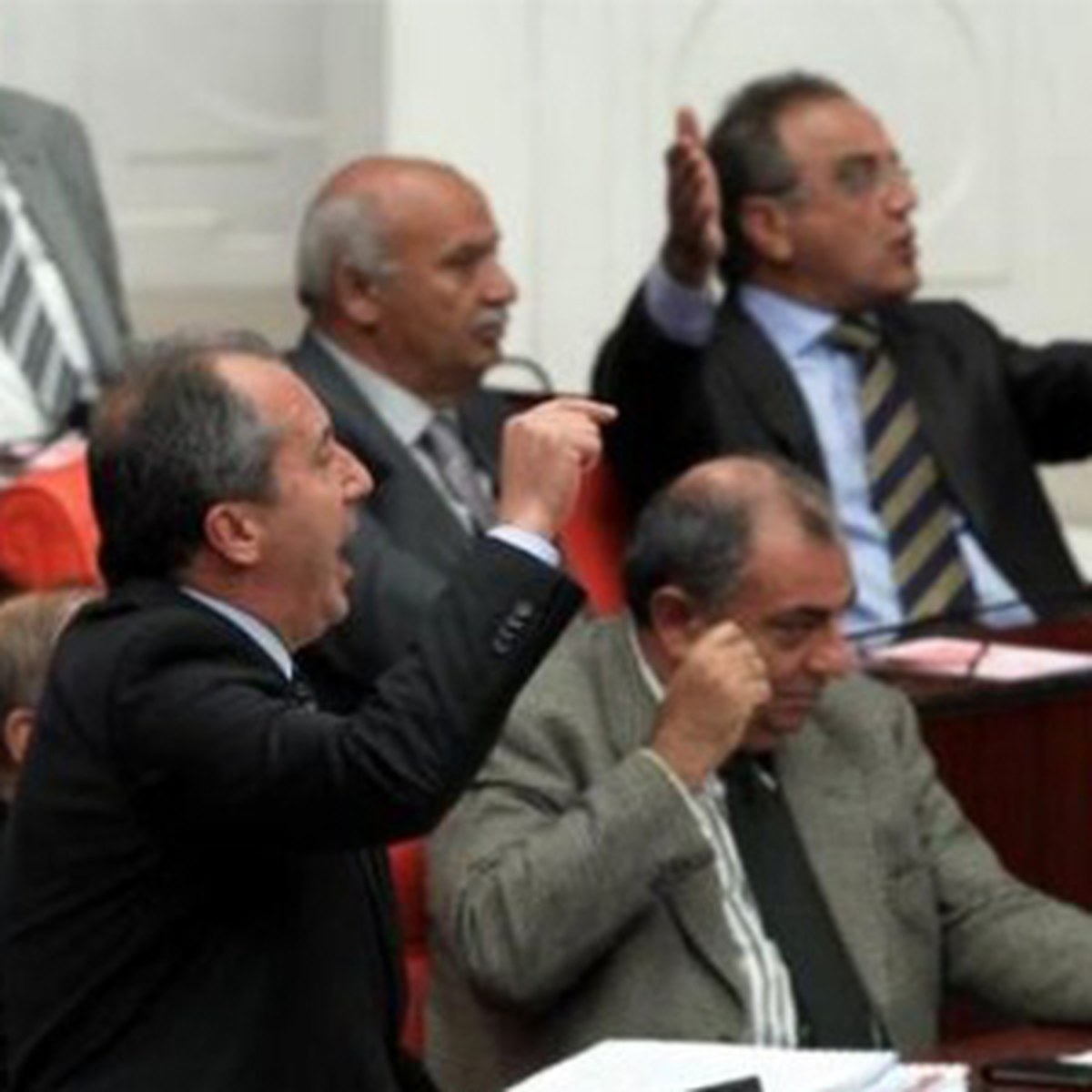 CHP'li İnce İle BDP'li Sakık Kavga Etti