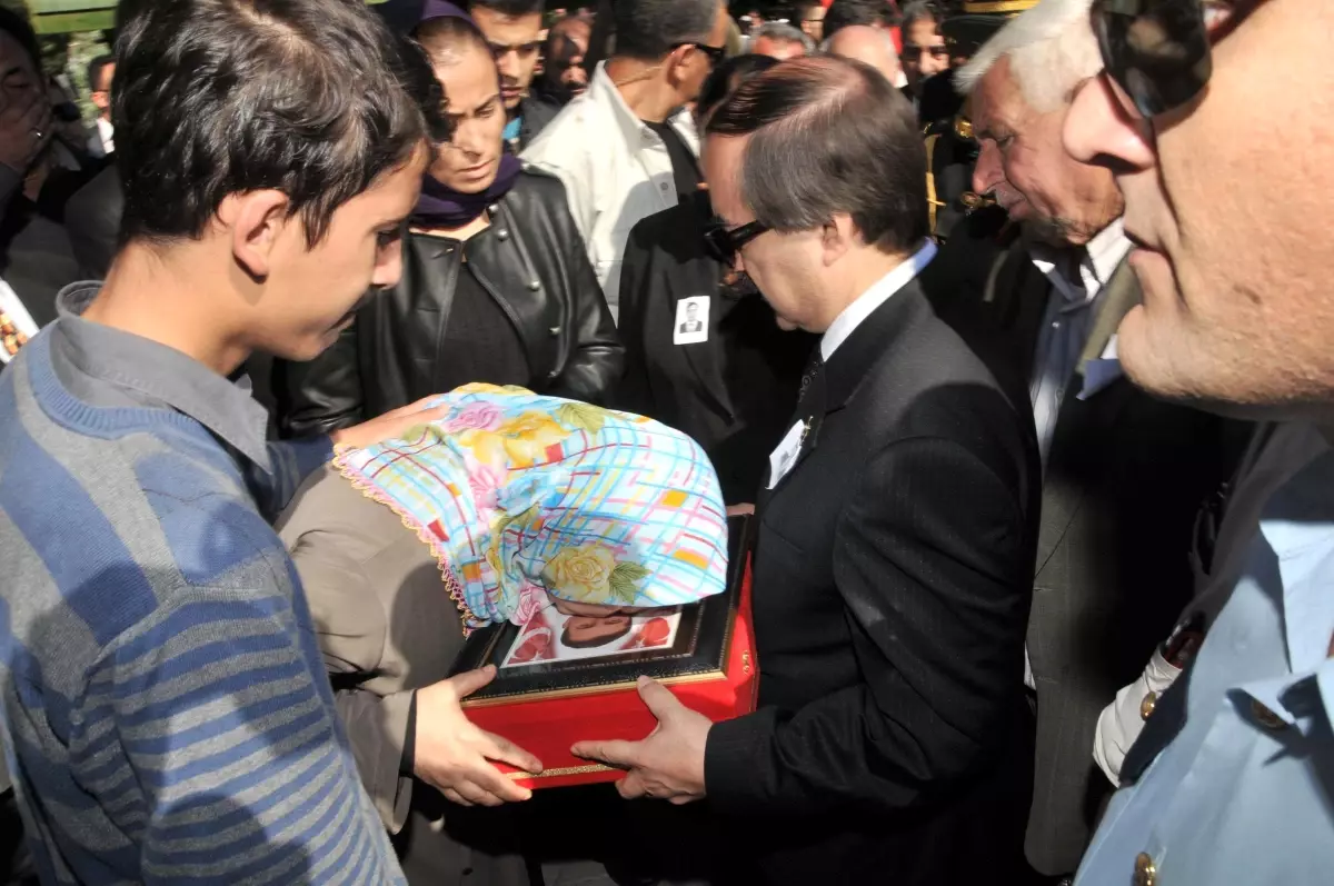 Şehit Polis Kılıçaslan Adana\'da Toprağa Verildi