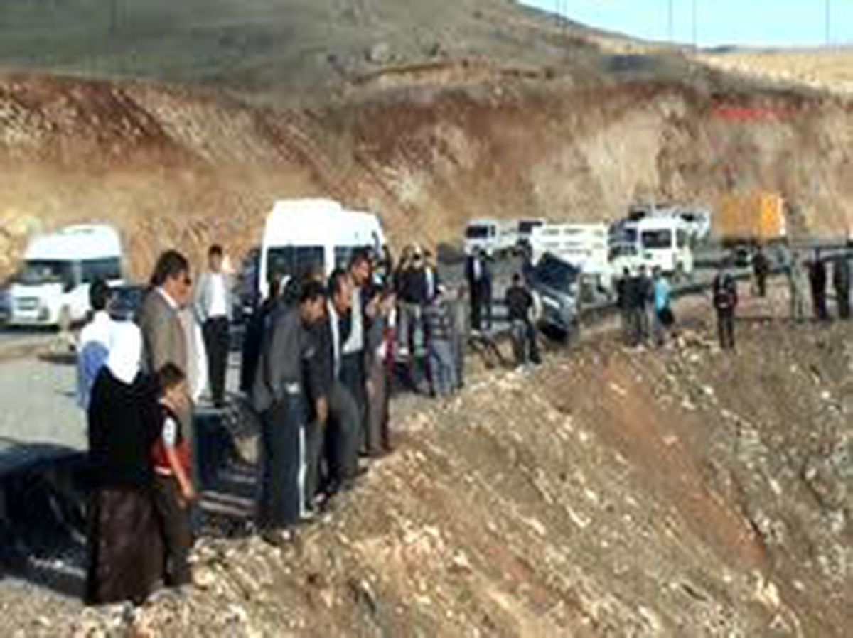 Silvan'da 3 Araç Şarampole Yuvarlandı: 2 Ölü, 5 Yaralı