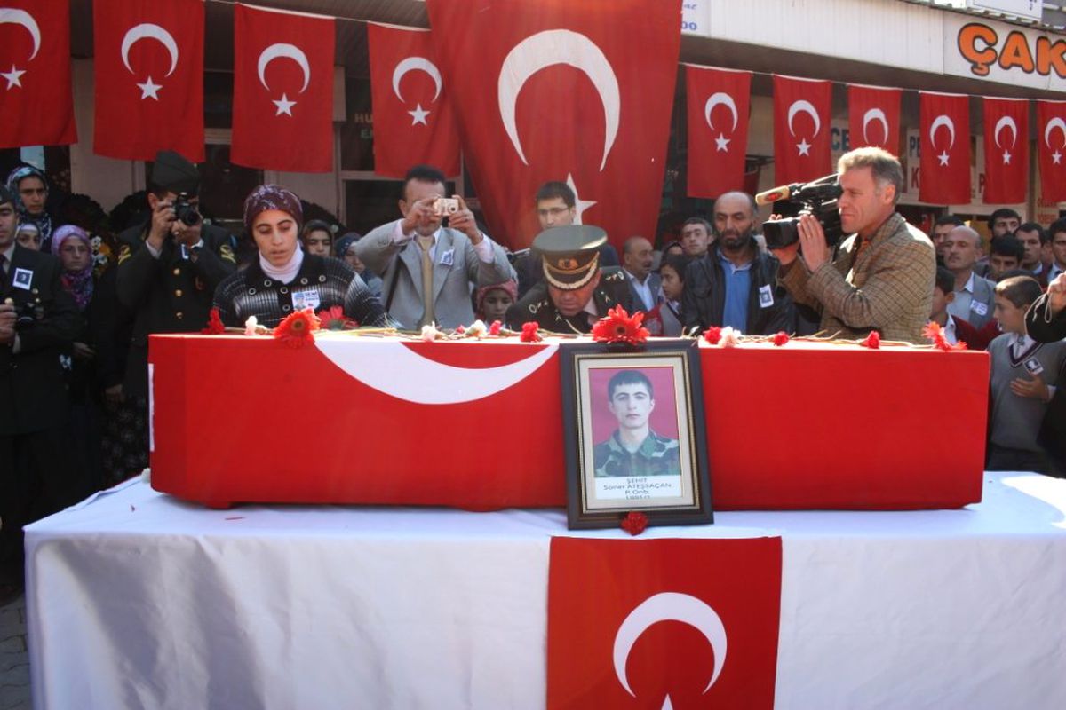 Artvin Şehidini Son Yolculuğuna Uğurladı