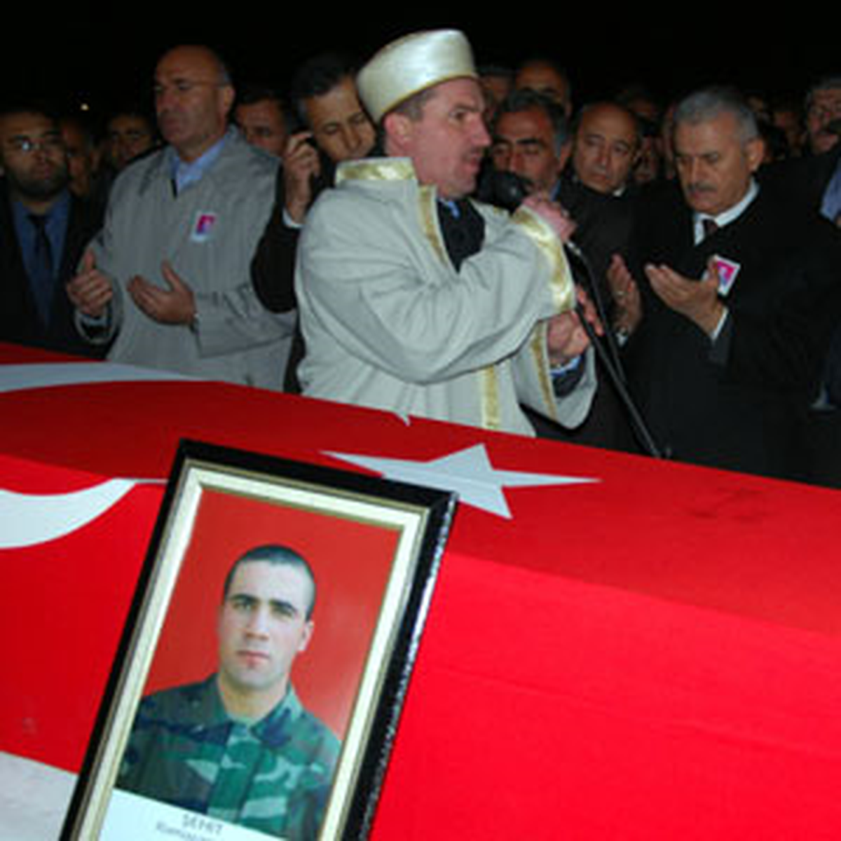 Ağrı Şehidini Uğurladı