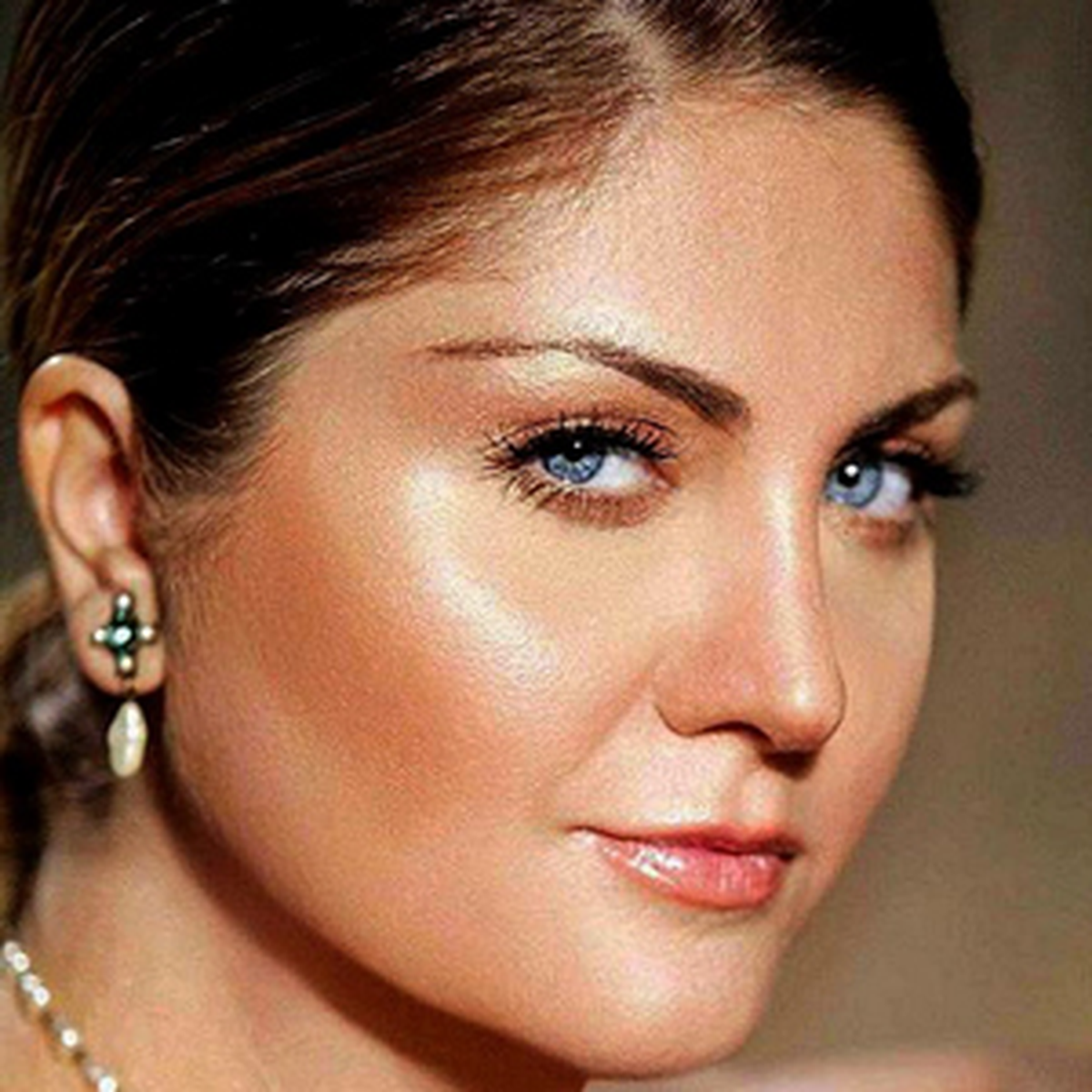 Sibel Can Evden Çıkmıyor