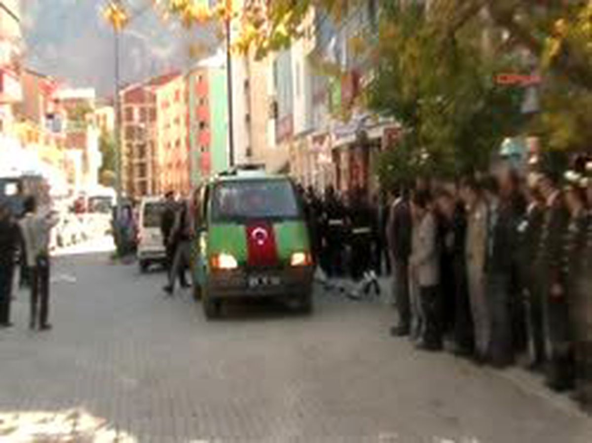 Yusufeli1şehit Ateşsaçan Memleketi Yusufeli'nde Toprağa Verildi