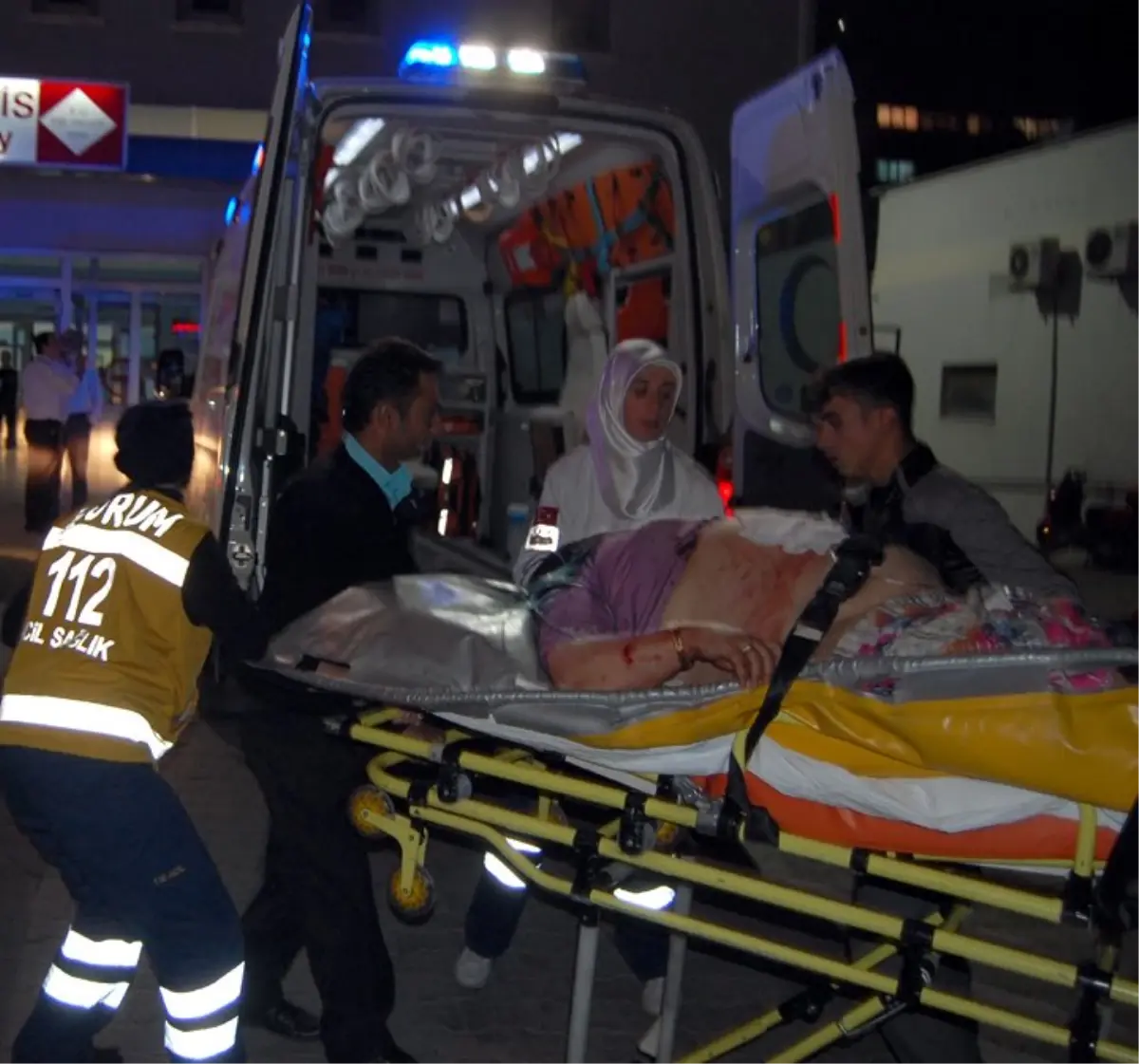 Birlikte Yaşadığı Kadını 7 Yerinden Bıçakladı