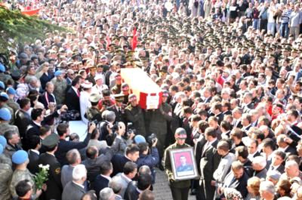250 Nüfuslu Köyde Şehidi 20 Bin Kişi Uğurladı