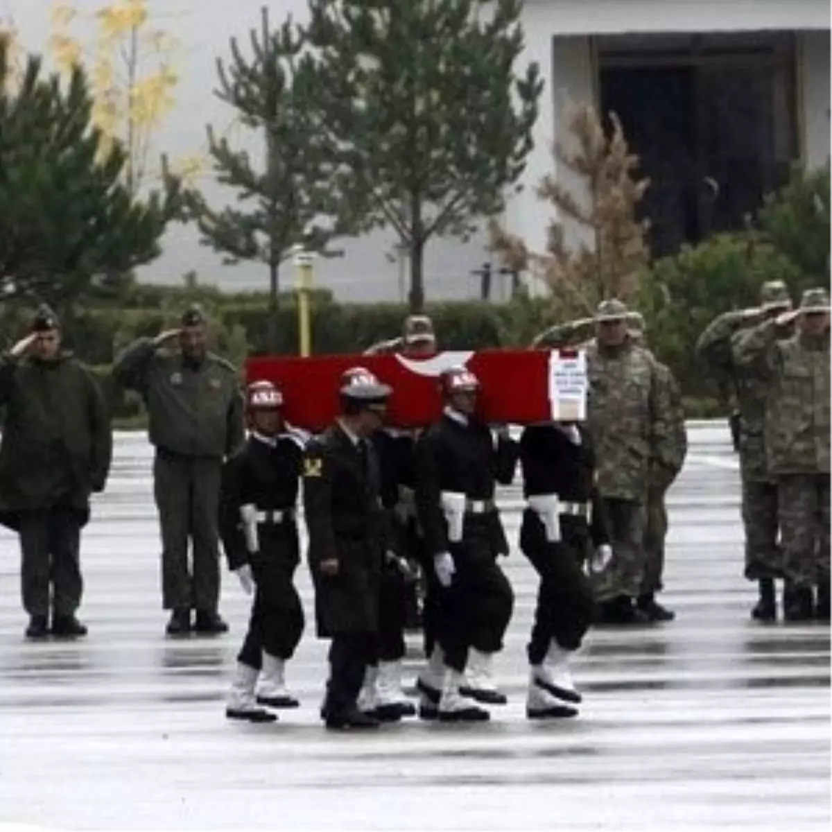 Öğrencilerden Şehit Yunus Yılmaz\'ın Ailesine Taziye Ziyareti