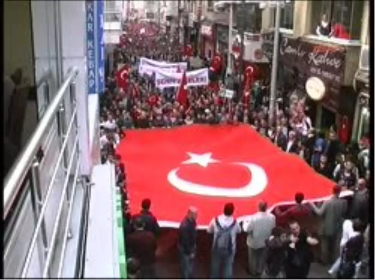 Trabzon\'da Şehitler İçin Yürüdüler