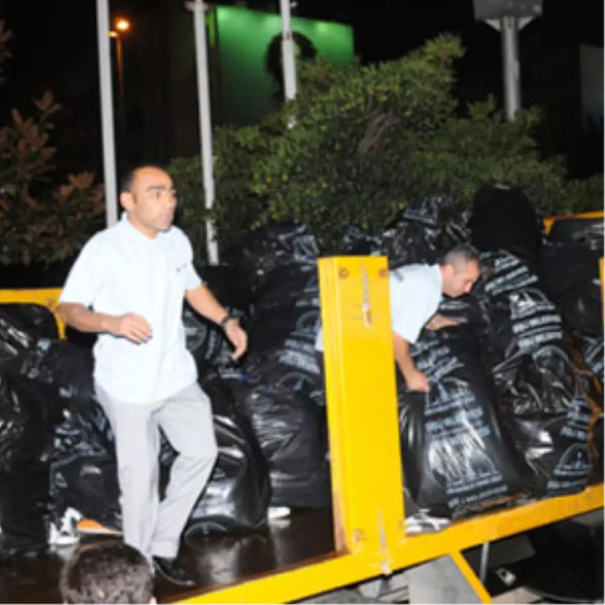 Yardım Malzemeleri Ulaşmaya Başladı