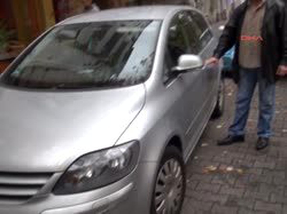 Yüzlerce Otomobile Zarar Verdiler
