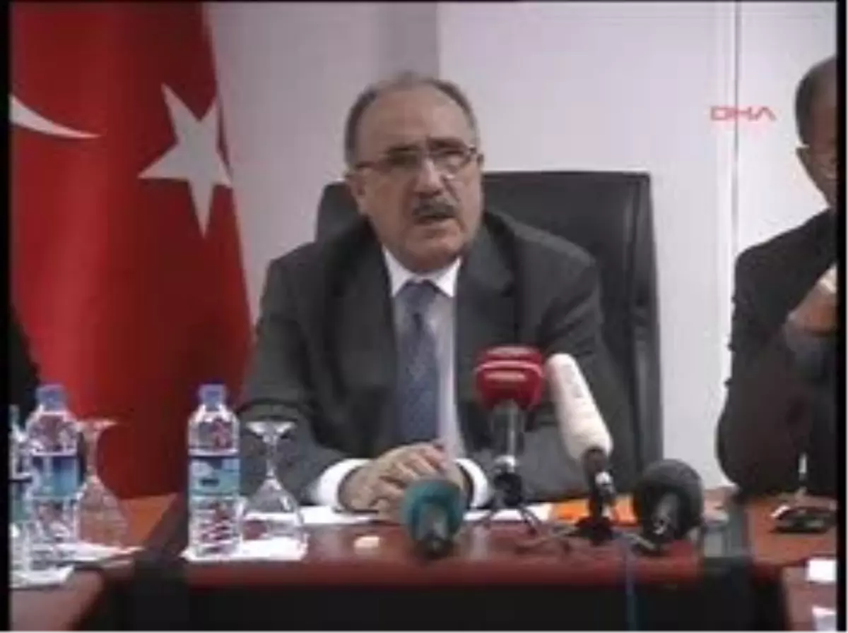 Atalay: "Ölü Sayısı 273" 2 Başbakan Yardımcısı Beşir Atalay, Çevre ve Şehircilik Bakanı Erdoğan Bayraktar ve Sağlık Bakanı Recep Akdağ Van\'daki Arama Kurtarma Afet Acil Merkezi\'nde Düzenledikleri Basın Toplantısıyla Deprem Bölgesinde Yapılan Çalışmalar Hakkında Bilgi Verdi. Şu Ana Kadar Deprem Sonuc