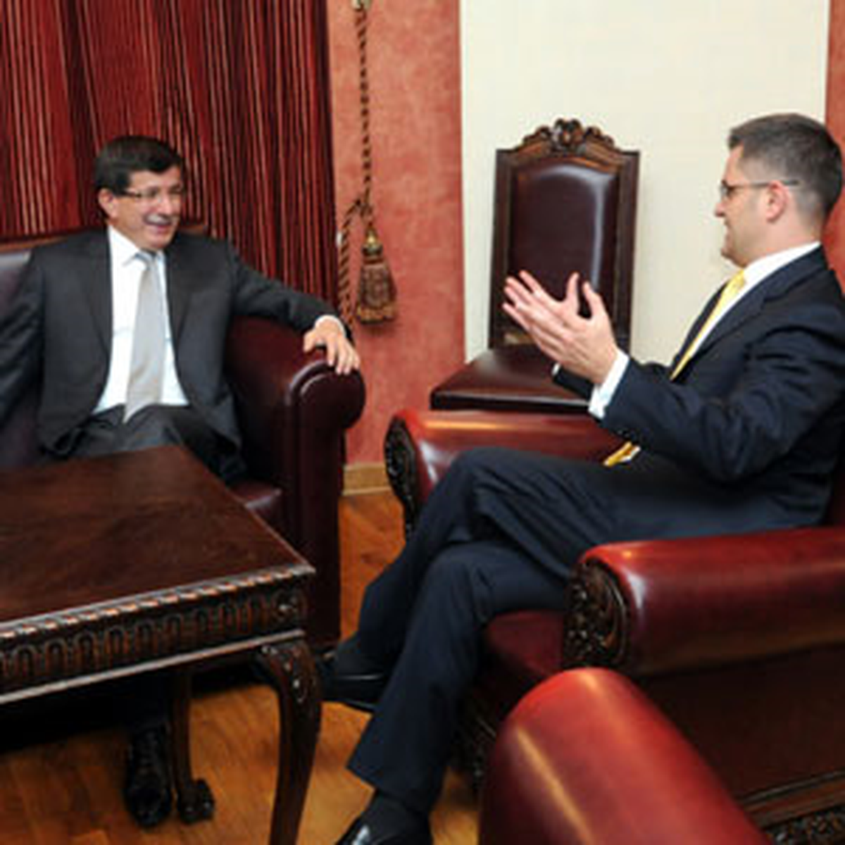 Davutoğlu Tadiç ve Yeremiç'le Görüştü