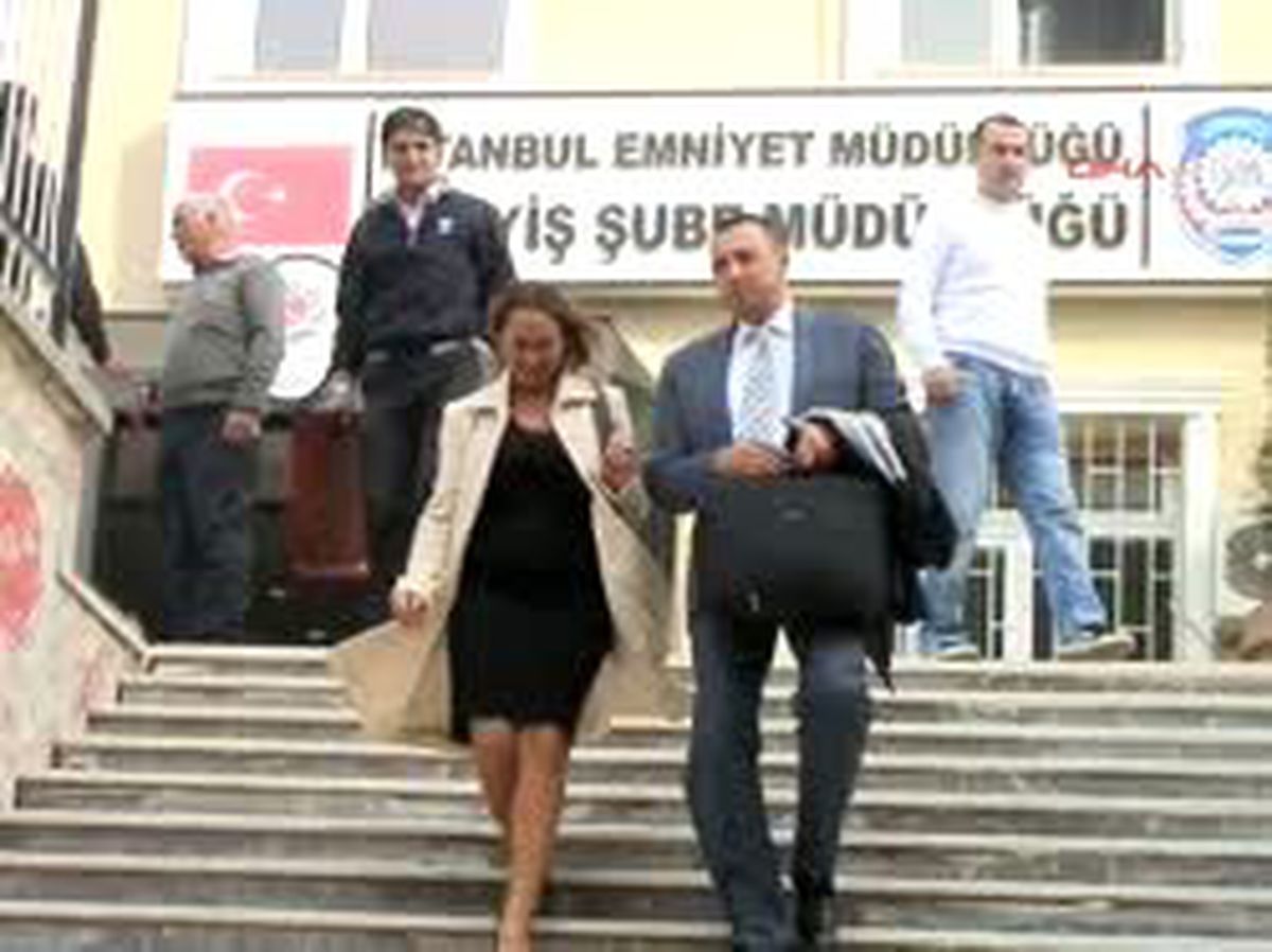 Hülya Avşar Emniyet Müdürlüğü'nde