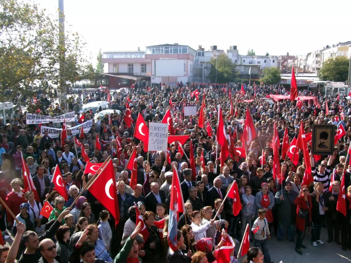 Şarköy\'de Terör Protesto Edildi