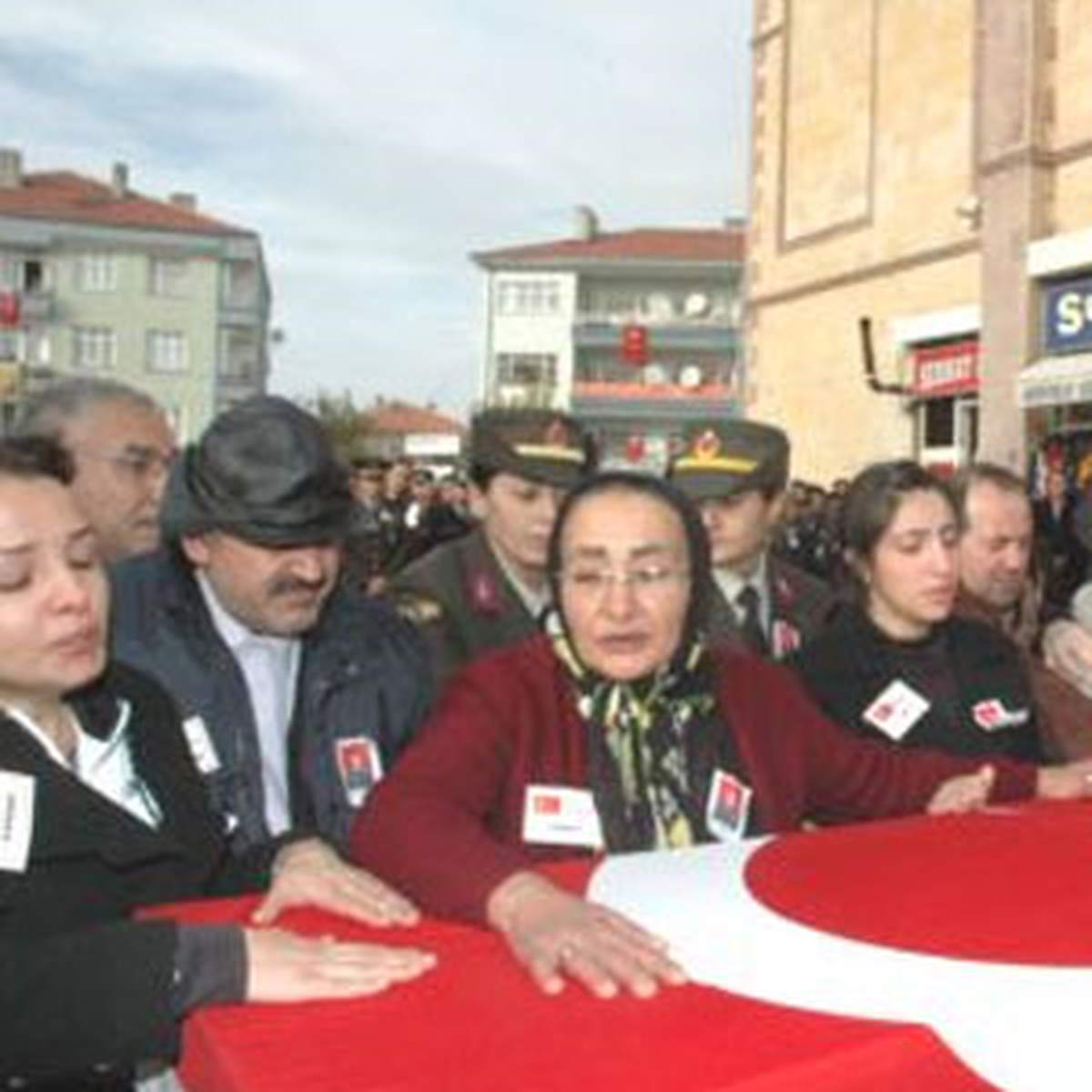 Şehit Astsubay Ümit Tekinaslan\'ı Kamanda 5 Bin Kişi Uğurladı