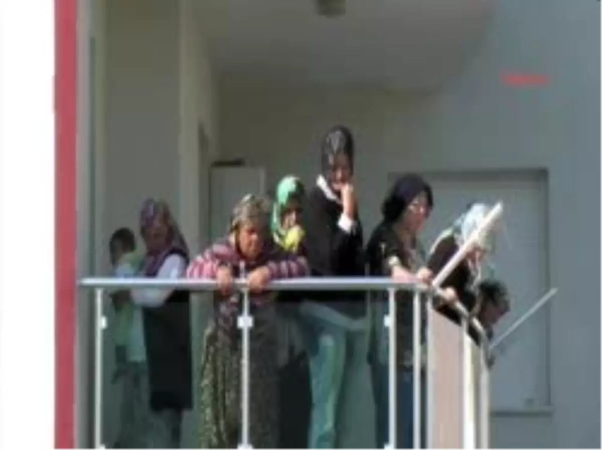 Depremde Ölen Zehra Öğretmen Gözyaşlarıyla Uğurlandı