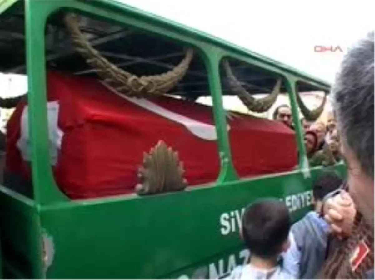 Kaza Kurşunuyla Ölen Asker Toprağa Verildi