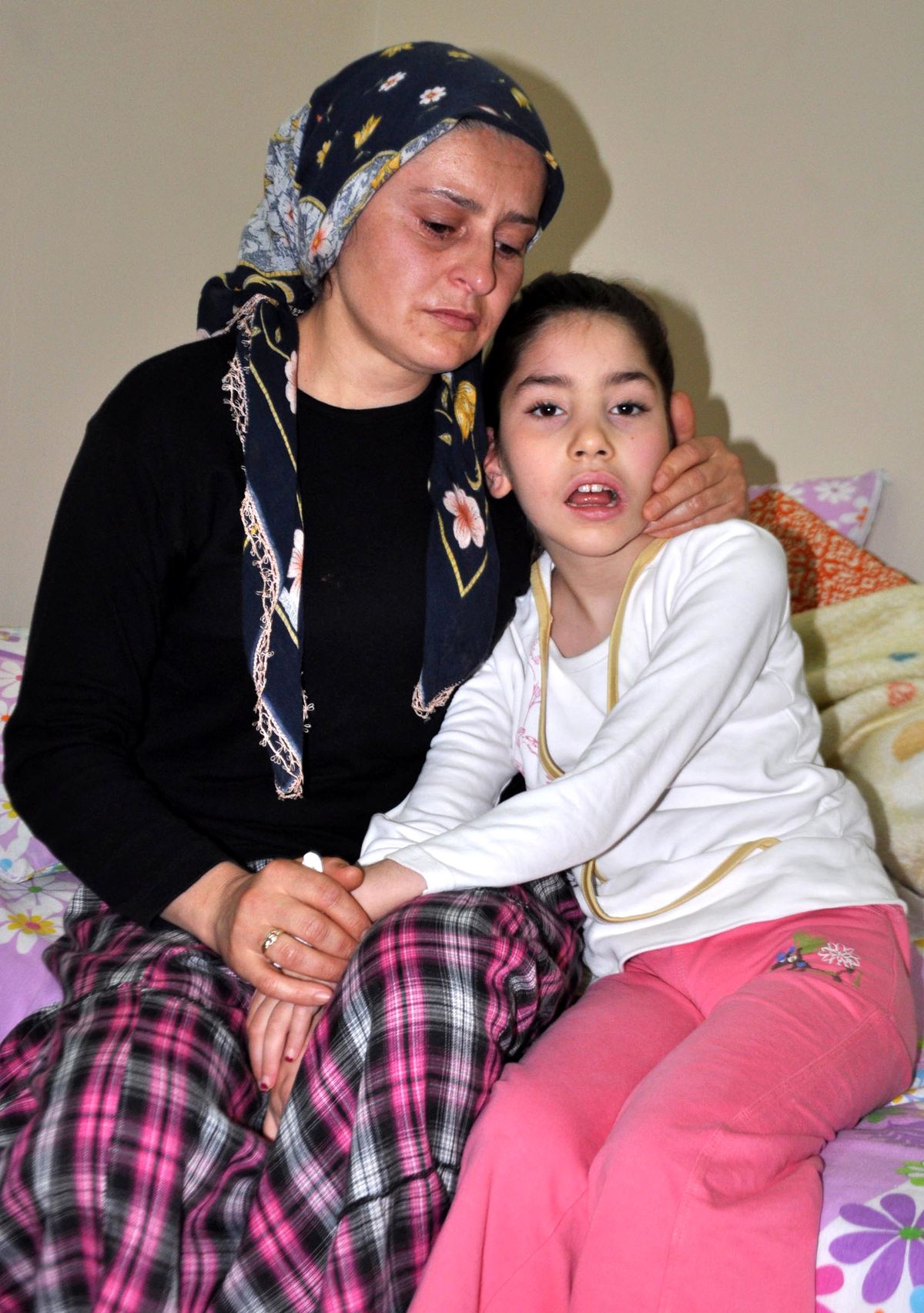 Kızını Sevgisiyle Yaşatmaya Çalışıyor