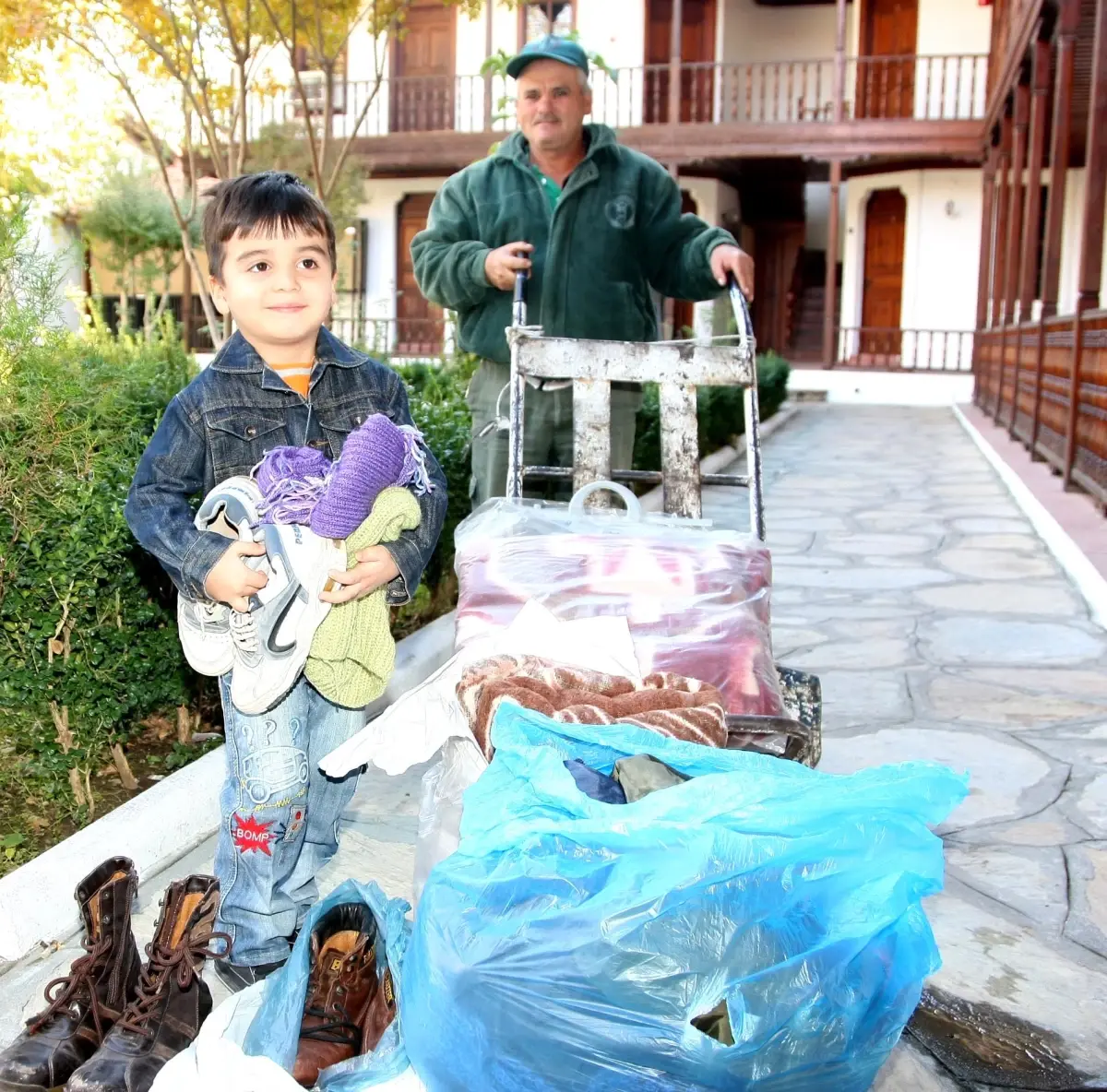 Küçük Yiğit\'ten Depremzedelere Destek