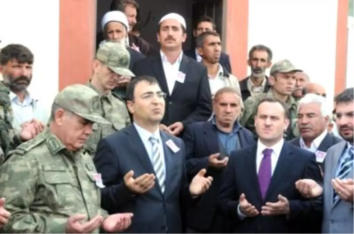 Şehit Er Müslüm Kaya, Diyarbakır\'da Toprağa Verildi