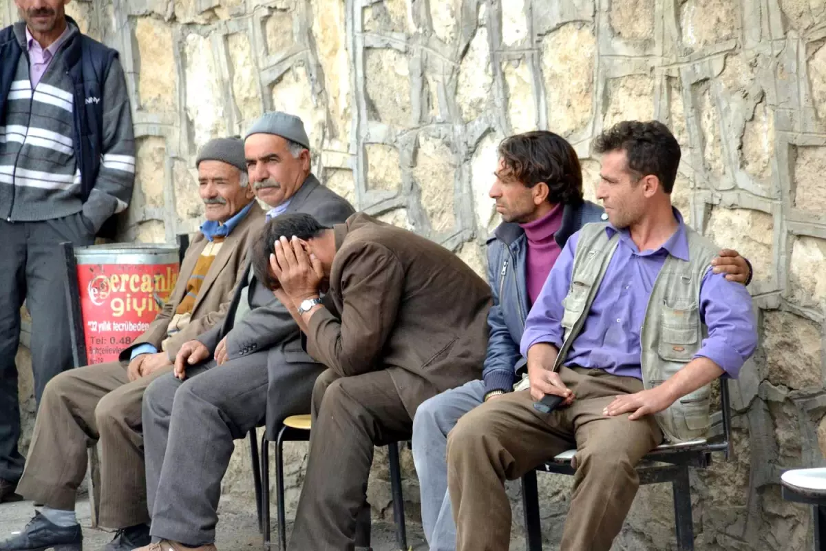 Siirt\'te Yolcu Minibüsü Şarampole Yuvarlandı: 4 Ölü, 3 Yaralı