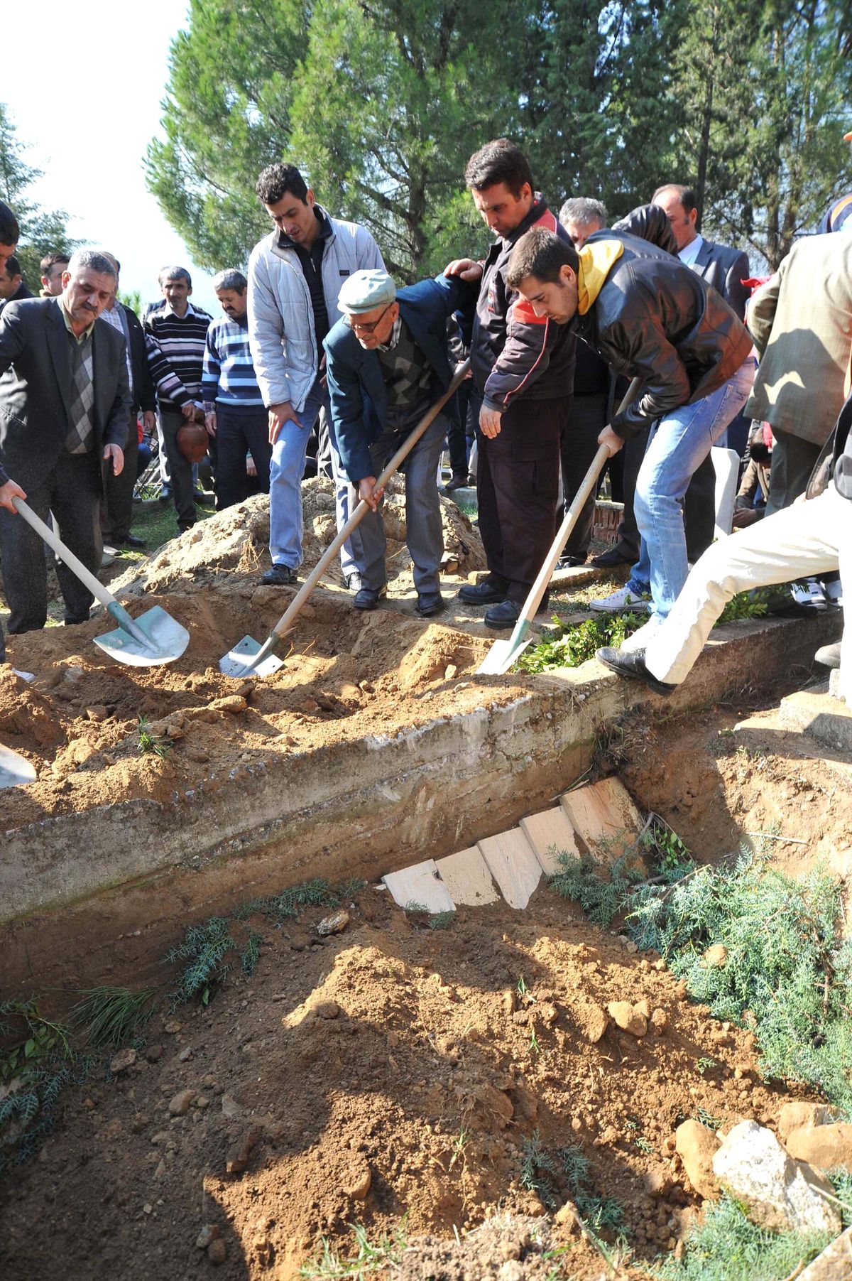 Deprem Kurbanı Öğretmen Son Yolculuğuna Uğurlandı