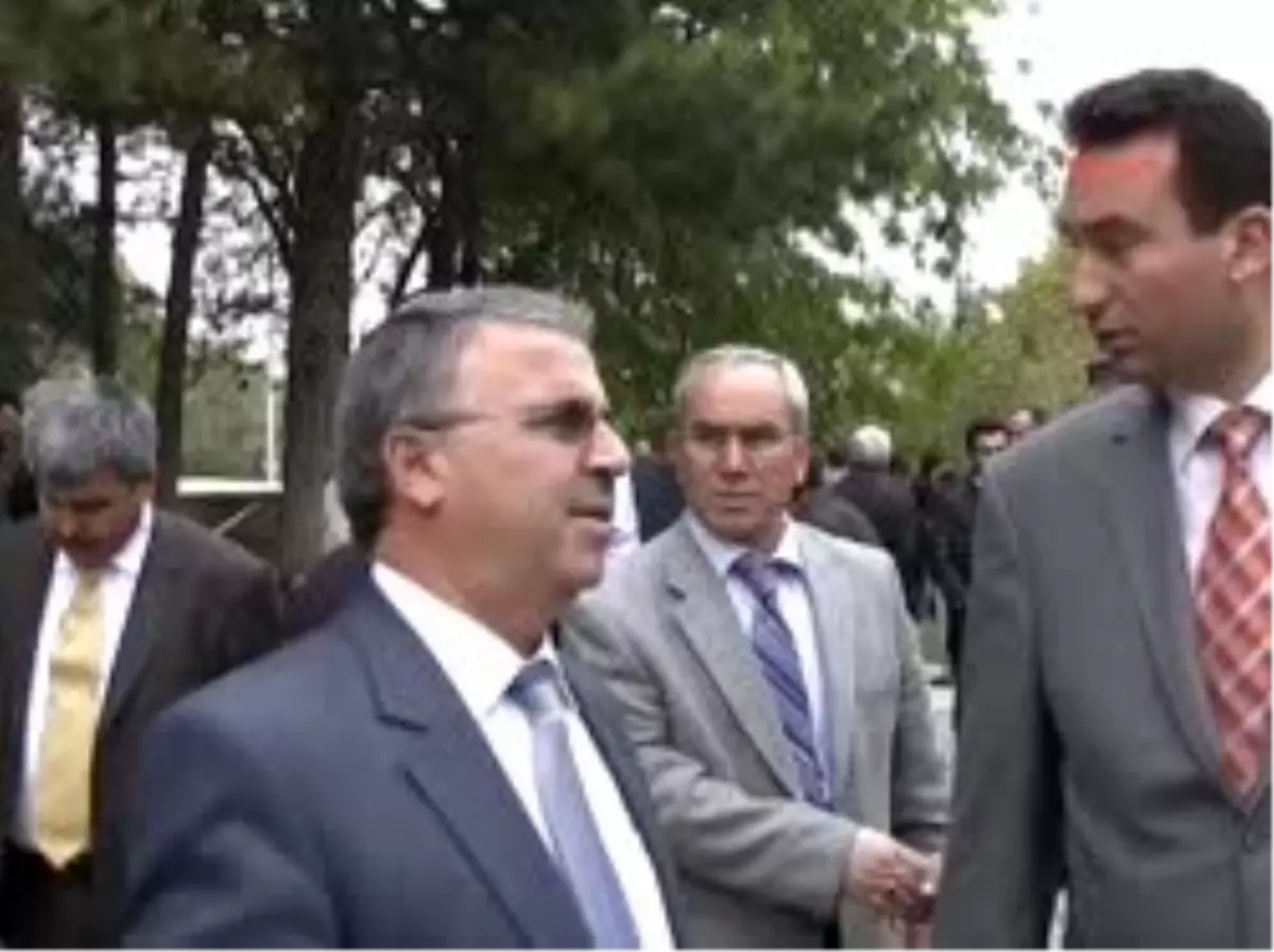 Emel Öğretmen, Toprağa Verildi