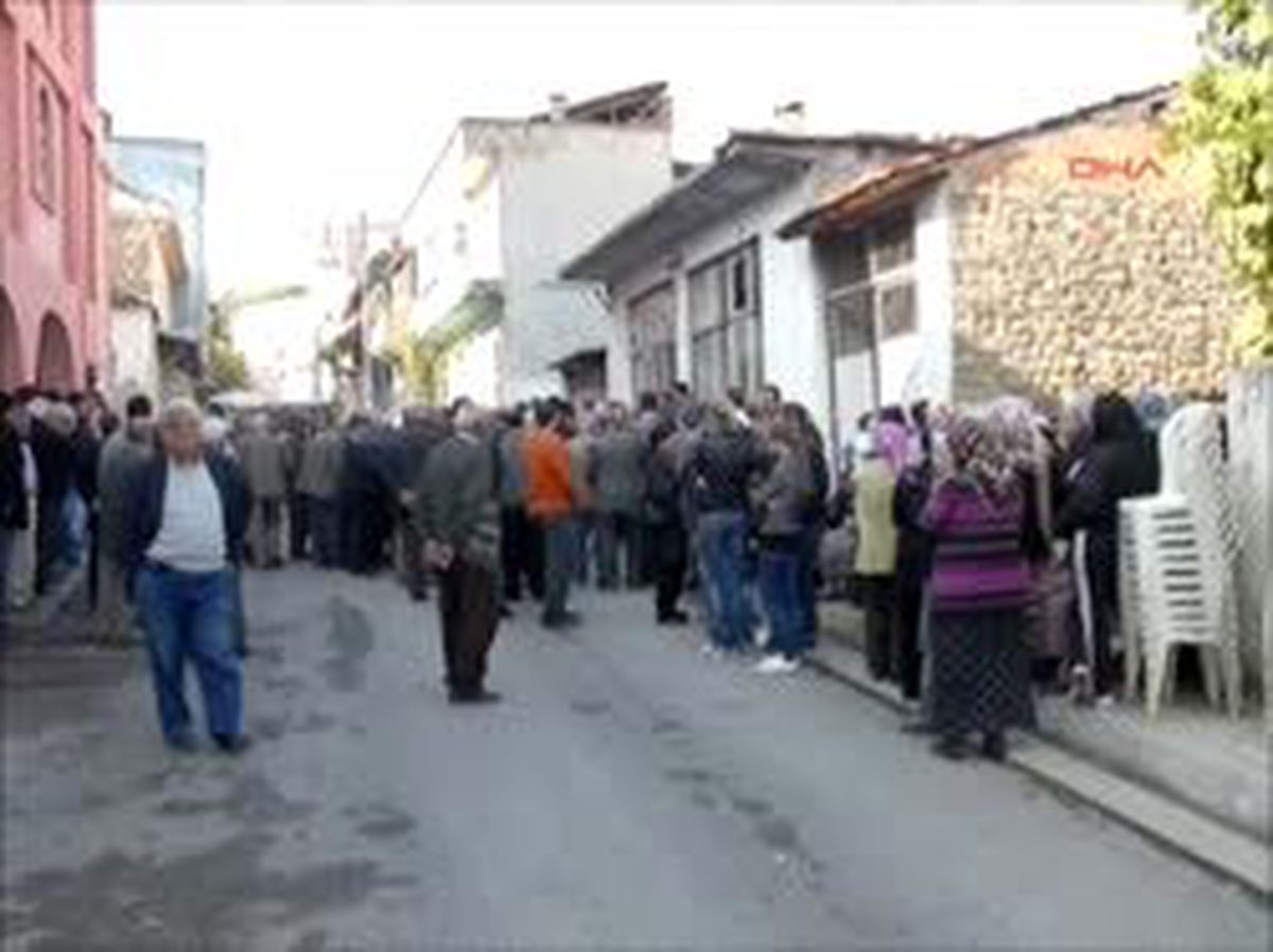 Giyemediği Damatlığı Tabutuna Serildi