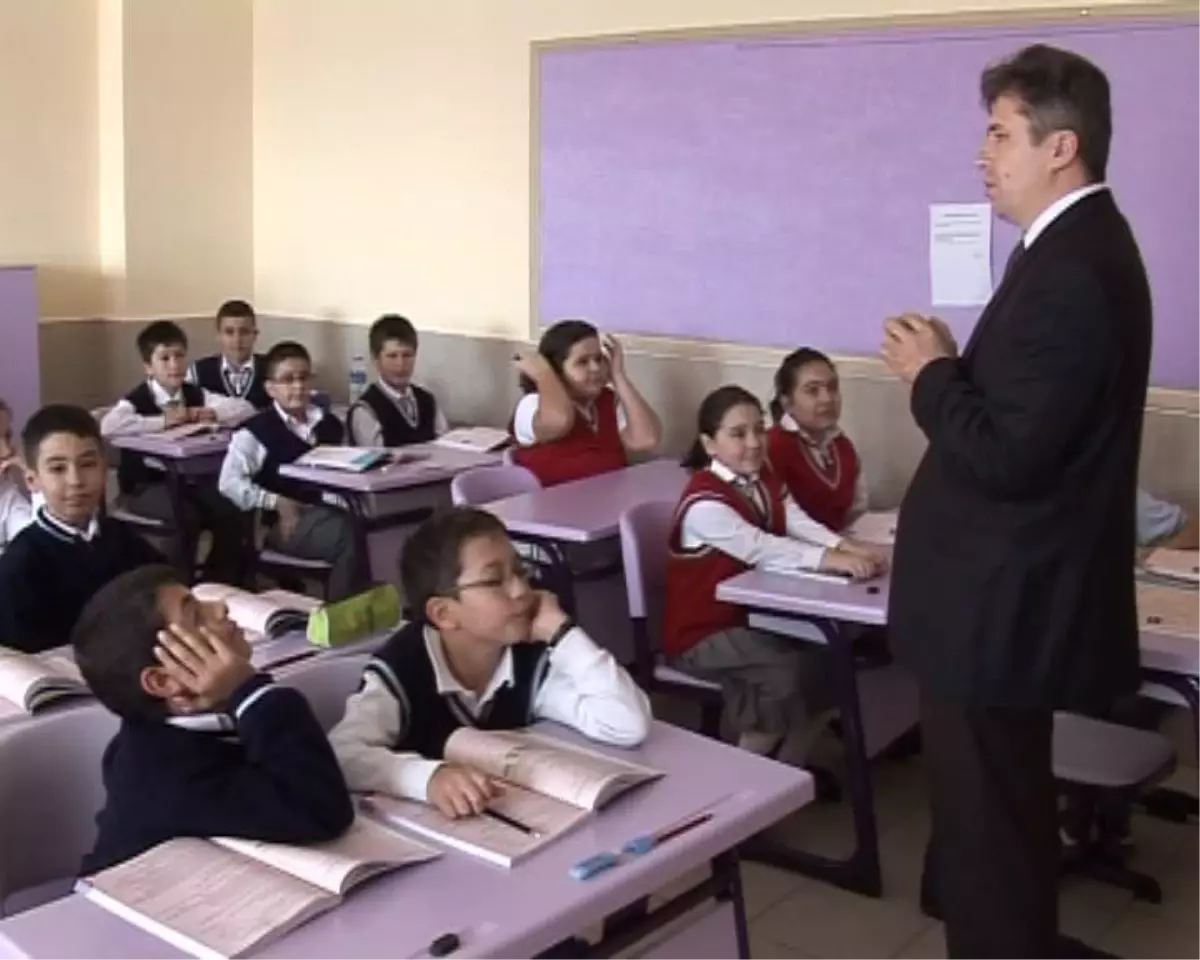 İlköğretim Öğrencileri, Harçlıklarını Van\'a Gönderiyor