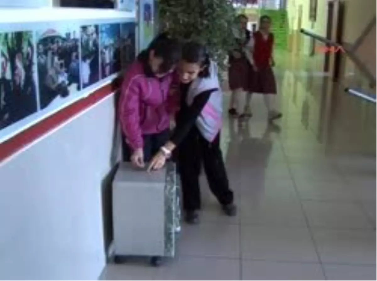 İlköğretim Okulu Öğrencileri Harçlıklarını Van\'a Gönderiyor