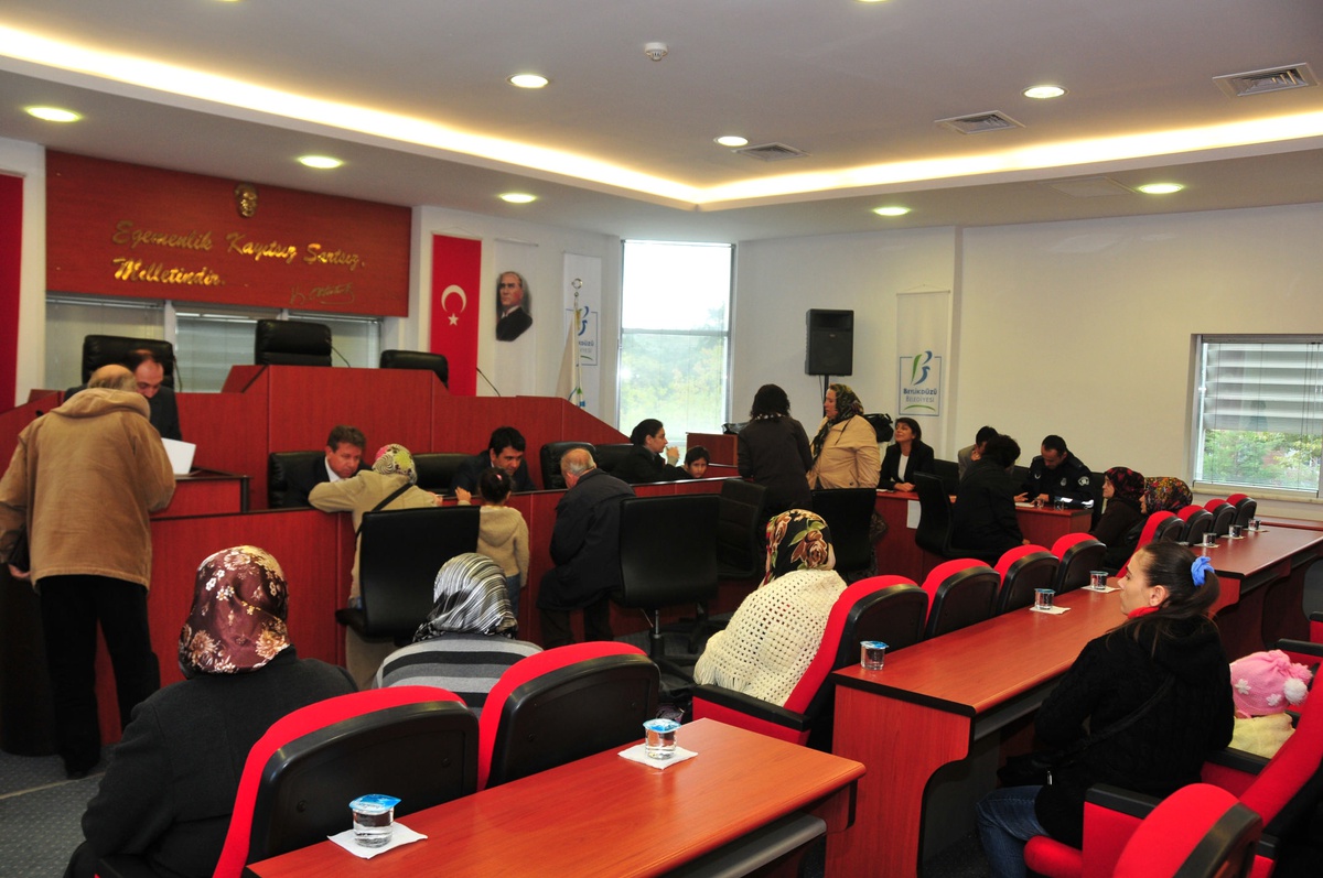 Beylikdüzü Halk Toplantısı Belediye Meclis Salonu'nda Yapıldı
