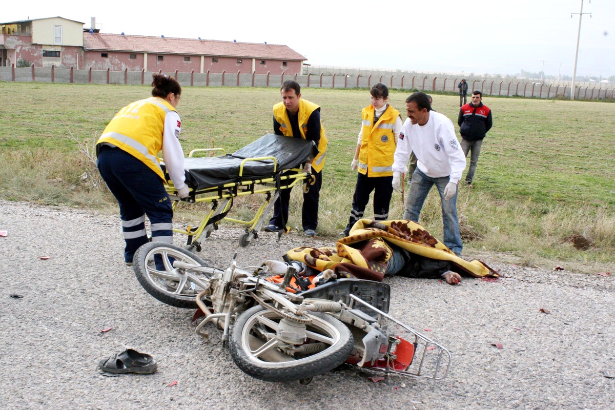 Kaza Yapan Oğlunun Cansız Bedenini Gören Baba Yıkıldı