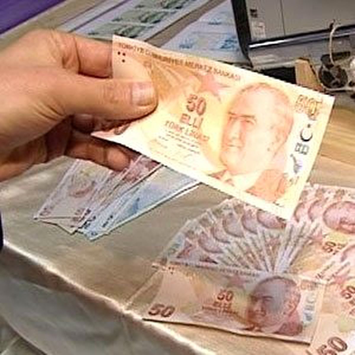 Vakıfbank Depremzede Kobi'lere 100 Bin TL'ye Kadar Kredi Verecek