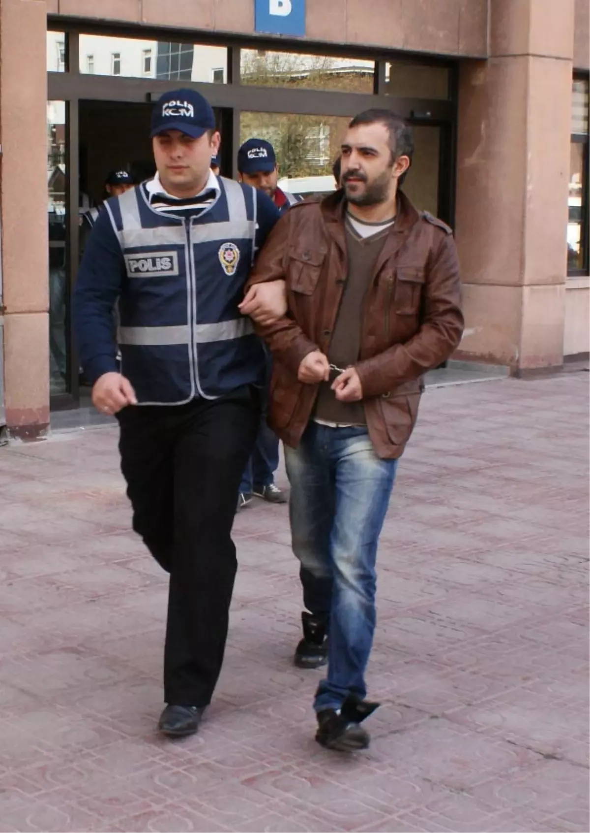 Yakalanacağını Anlayan Hacker, Laptop ve Cep Telefonlarını Kırdı