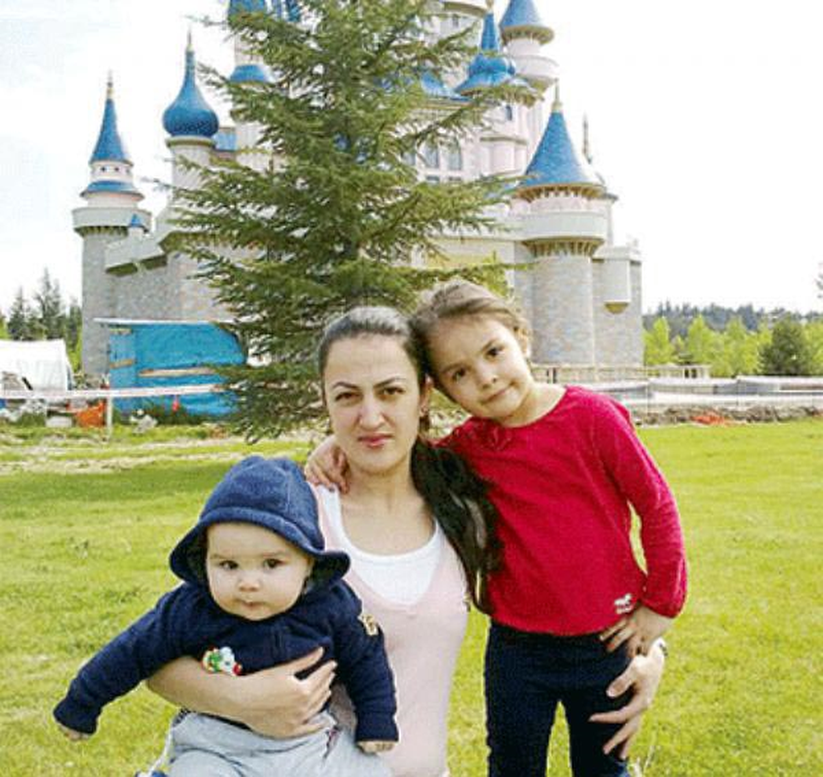 Arzu Öğretmen, Oğlu, Kayınpederi ve Kayınvalidesi Depremde Öldü, Bir Tek Kızı Dila Kurtuldu