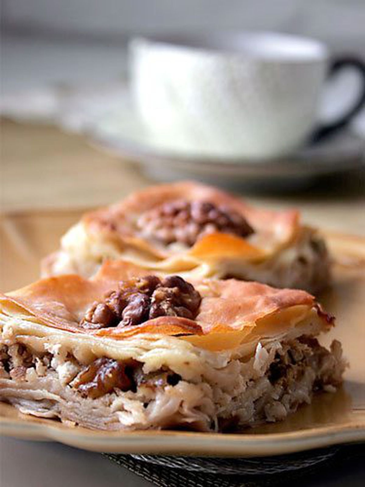 Beş Çayı Lezzeti: Cevizli Börek