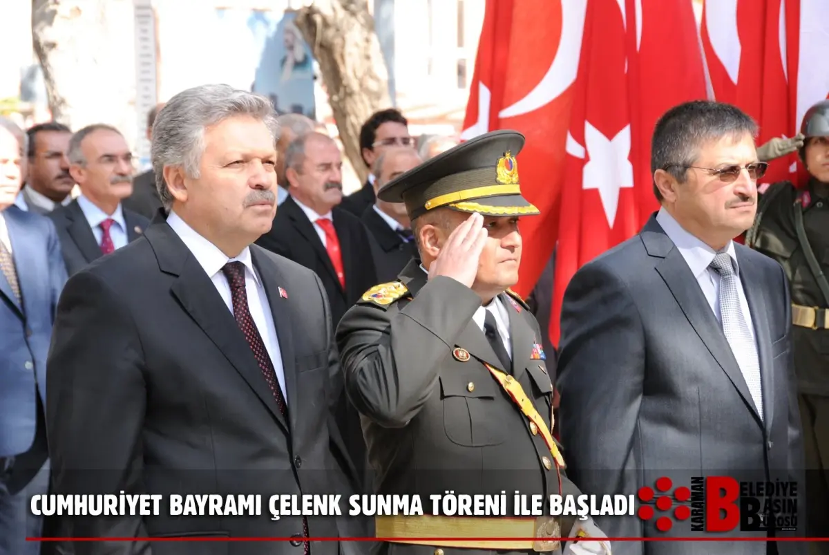 Cumhuriyet Bayramı Çelenk Sunma Töreni İle Başladı

