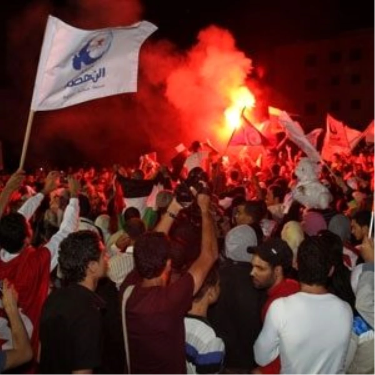 Ennahda Hareketi\'nin Yandaşları Gece Boyunca Kutlama Yaptı