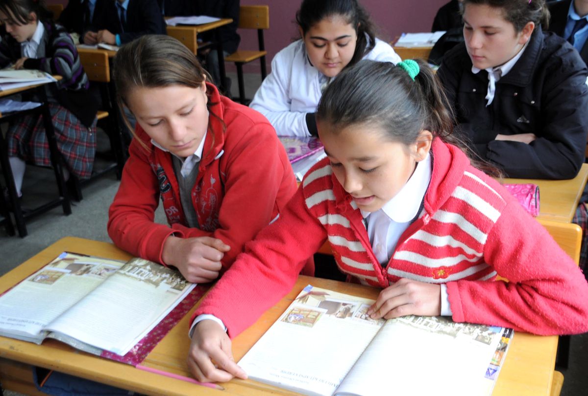 Kaymakam, 7 Öğrencinin Okula Devam Etmesini Sağladı