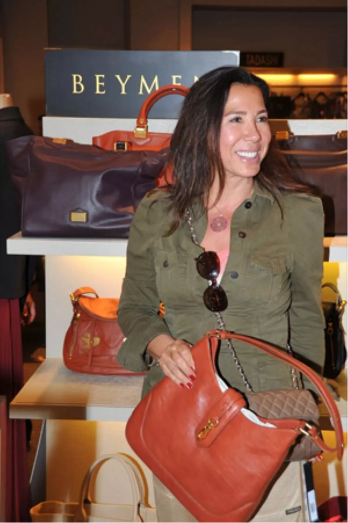 Selma Türkeş\'in Çanta Tutkusu
