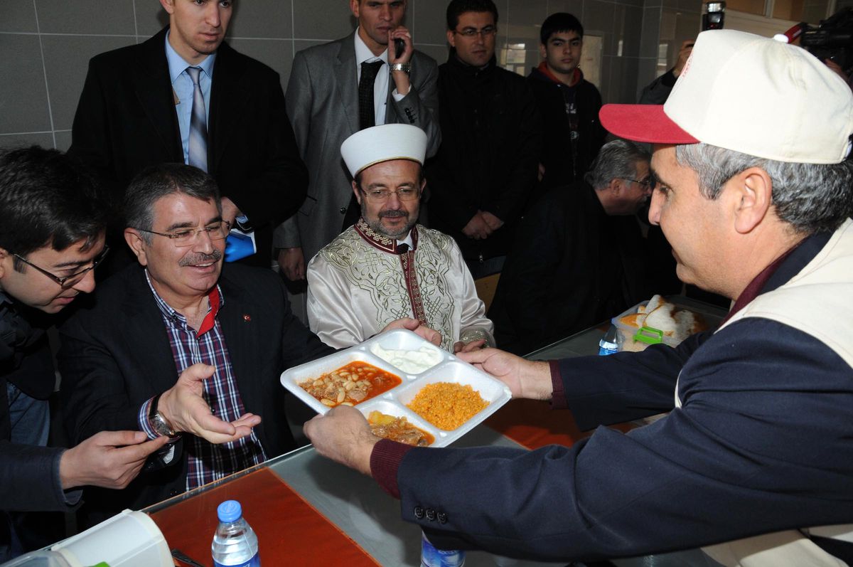 Van'da Çadırkentte İnceleme Yapan Bakan Şahin; Art Niyetliler Ortama Girdi