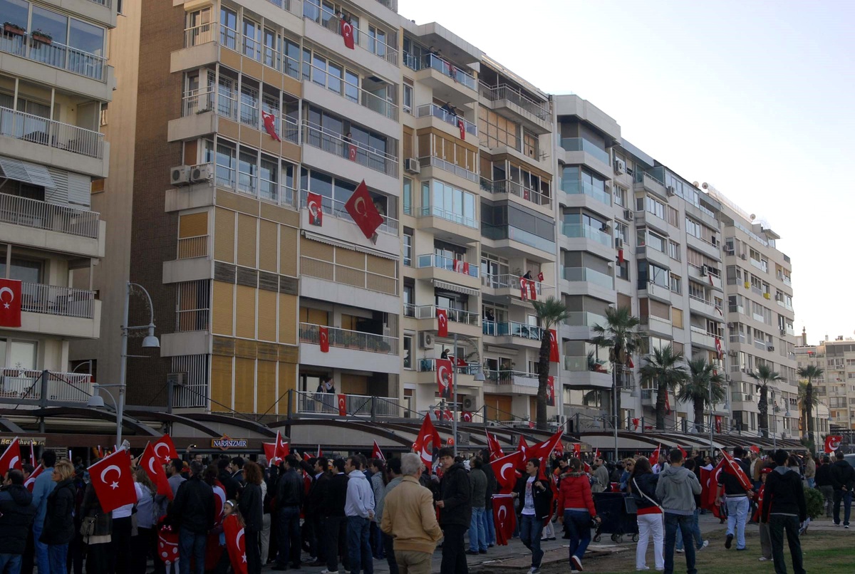 5 Bin İzmirli'den Cumhuriyet Yürüyüşü