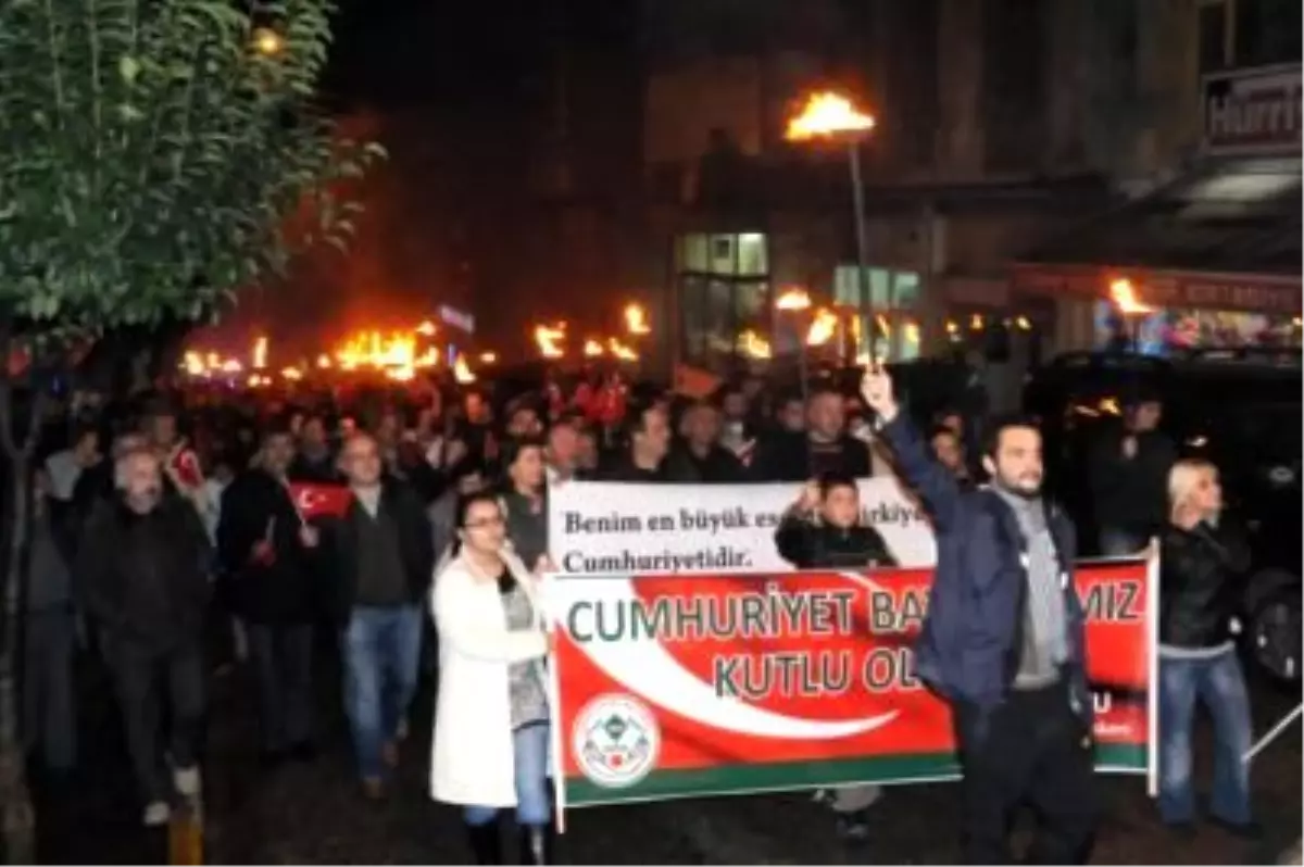 Giresun Belediyesi\'nden \'cumhuriyet Fener Alayı\'